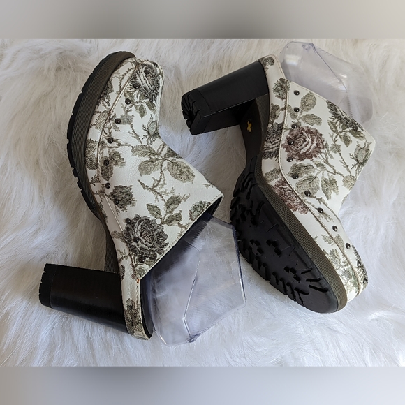 Dr. Martens Una Mules - Picture 8 of 16